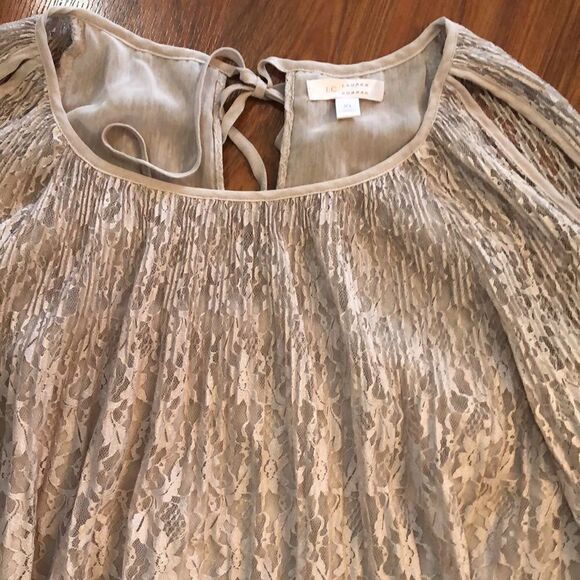 Lauren Conrad crème tan lace cold shoulder top blouse size XL - Picture 4 of 10